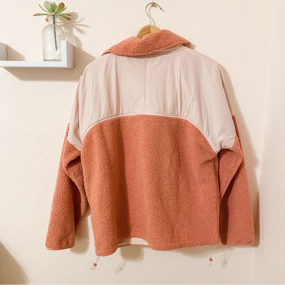 Under Armour Women's Mission Boucle Jacket in pink clay - Picture 5 of 5